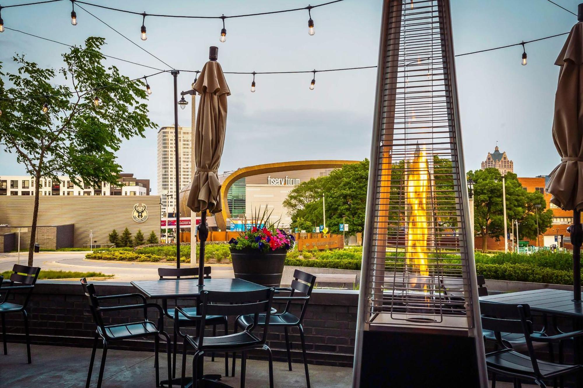 Hyatt Place Milwaukee Downtown Exterior photo