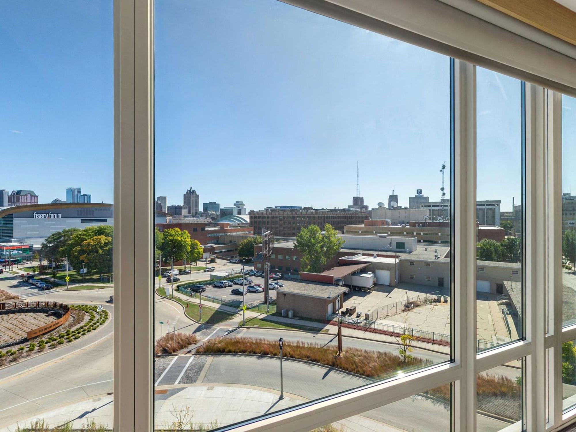 Hyatt Place Milwaukee Downtown Exterior photo