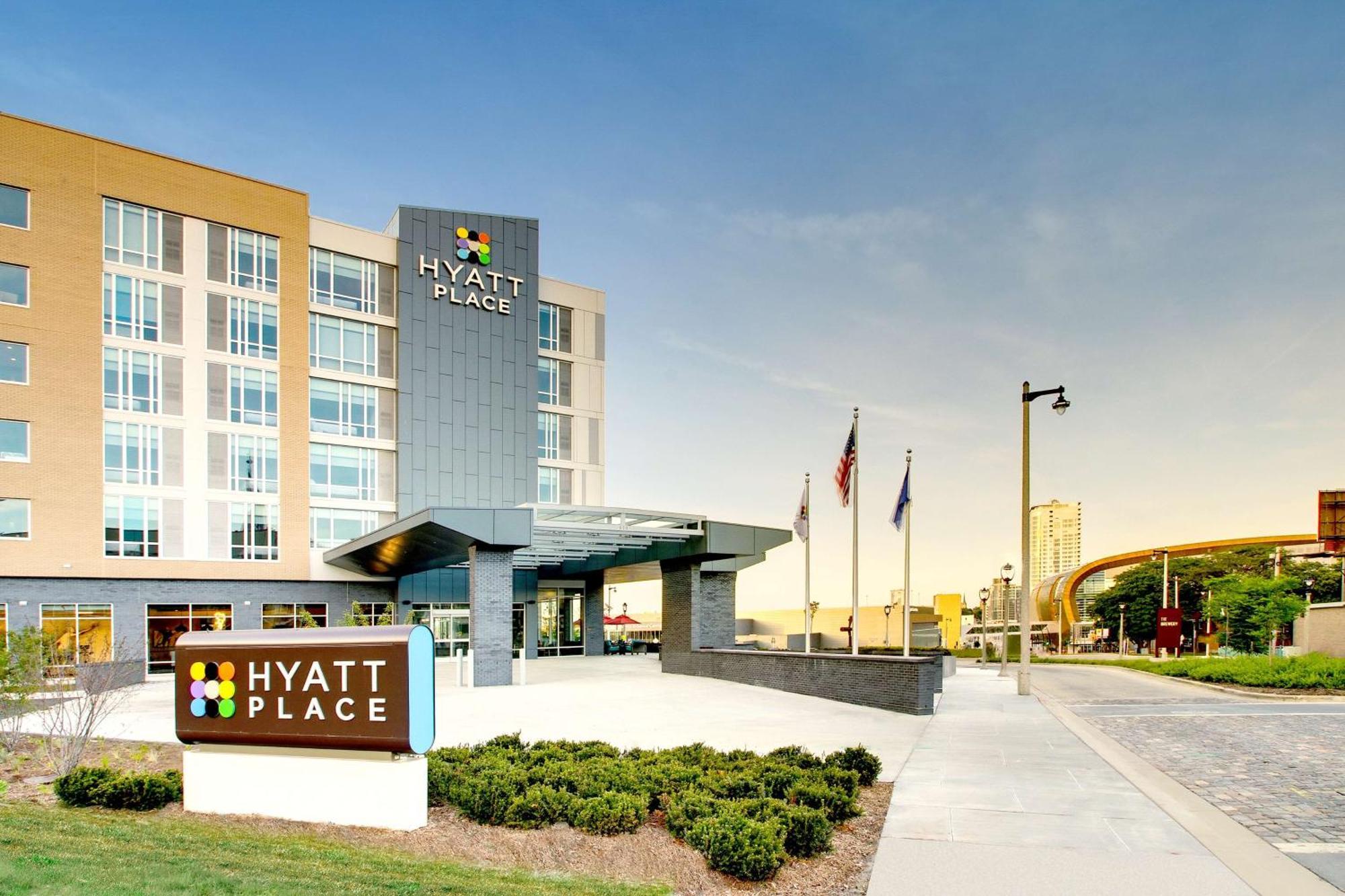 Hyatt Place Milwaukee Downtown Exterior photo